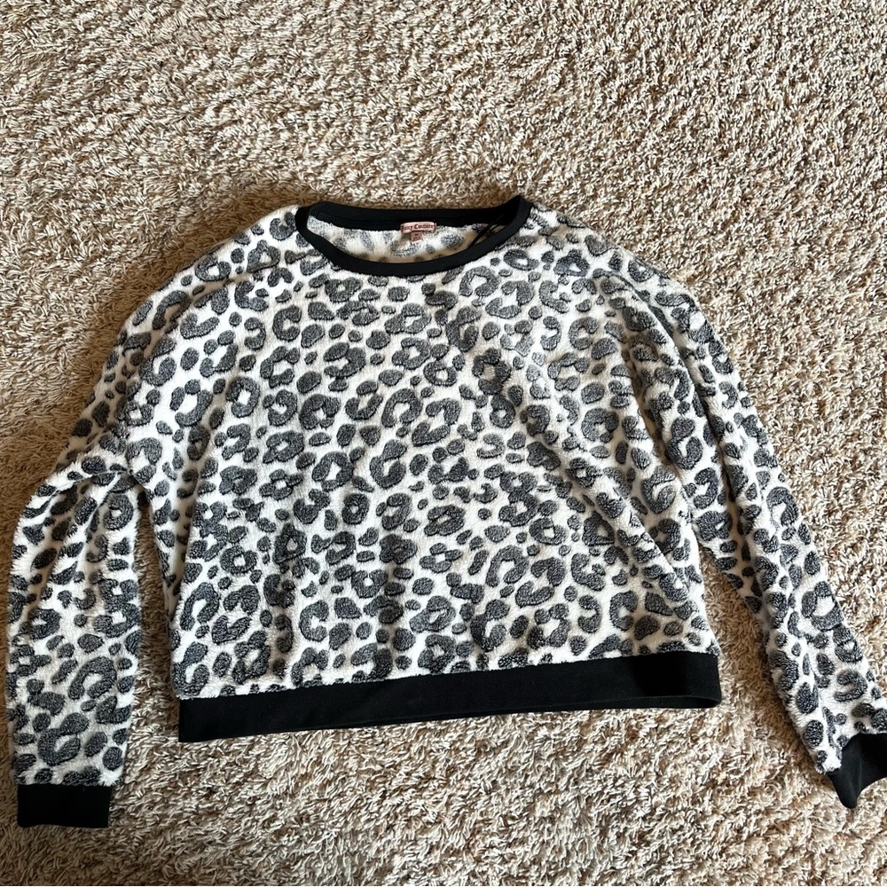 Juicy Couture - Women’s Y2K Leopard Fuzzy Sweater (M)